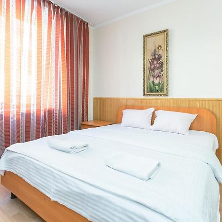 Квартира Студія Біля Оперного Театру По Вулиці Гонти 4 Lviv Exterior photo