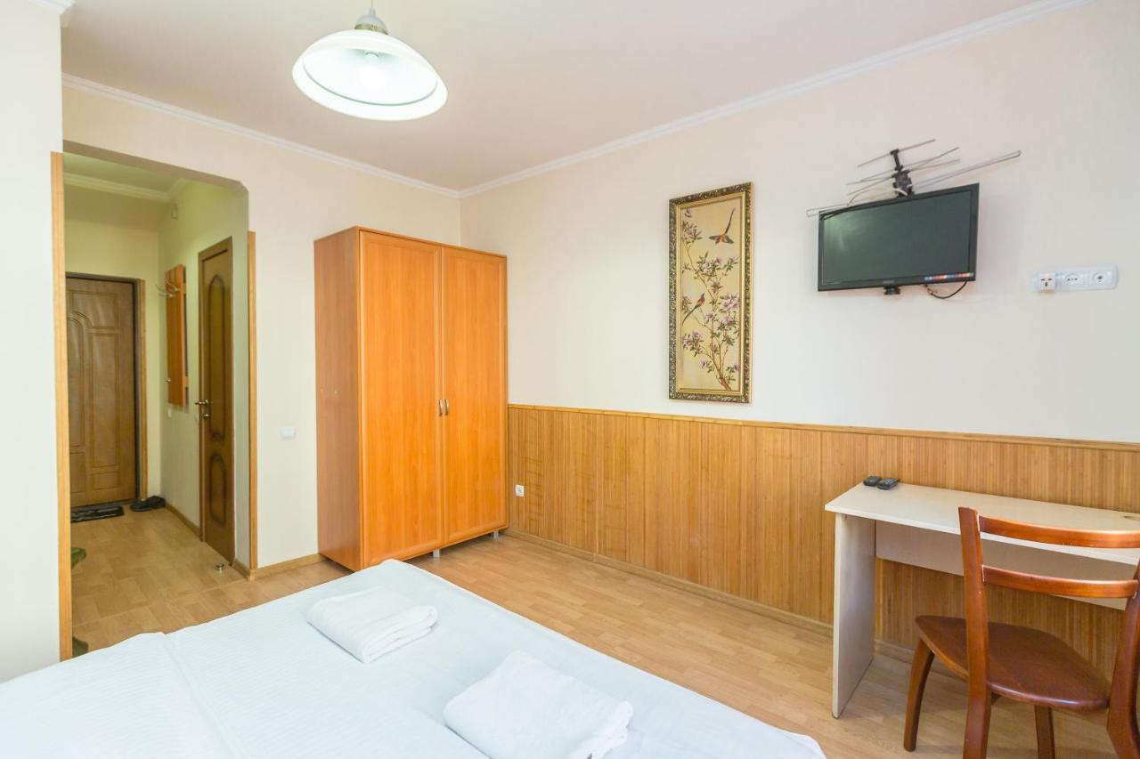 Квартира Студія Біля Оперного Театру По Вулиці Гонти 4 Lviv Exterior photo